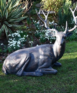 Stag Resting Metal Garden Ornament – Aged Verde
