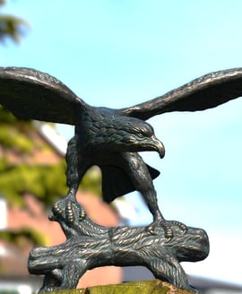 Eagle on Wood Metal Garden Ornament – Aged Verde