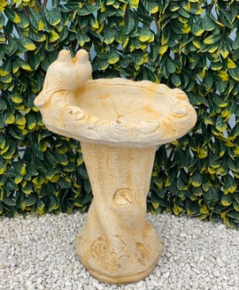 Dove Birdbath in Sand Stone